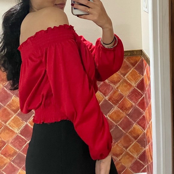 Red cropped blouse - Picture 5 of 6